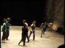 Vidéo - ON THE EDGE - Composition instantanée#1 - Marseille Objectif Danse - 11 décembre 1998 - Fonds Mark Tompkins - Cie I.D.A. - FANA Danse & Arts vivants