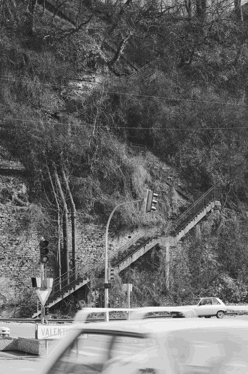 Escalier en face des usines Peugeot