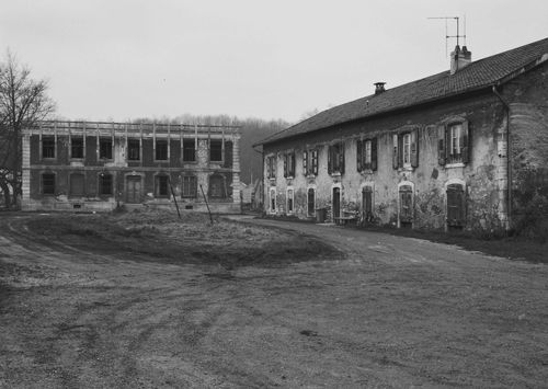 Bâtiment à l'abandon et ruines