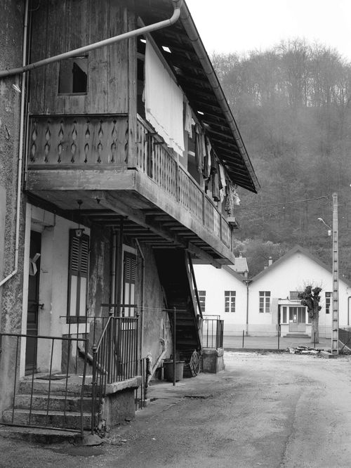 Vue sur l'ancienne école Peugeot