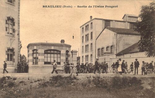 Sortie de l'usine Peugeot