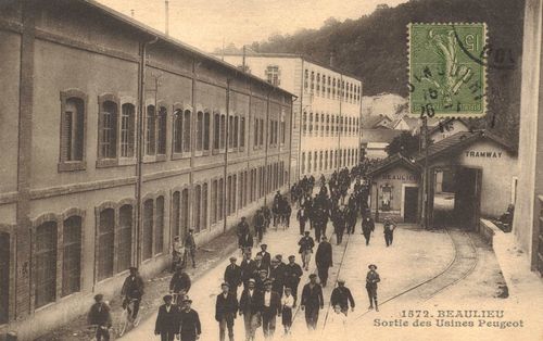 Sortie de l'usine Peugeot