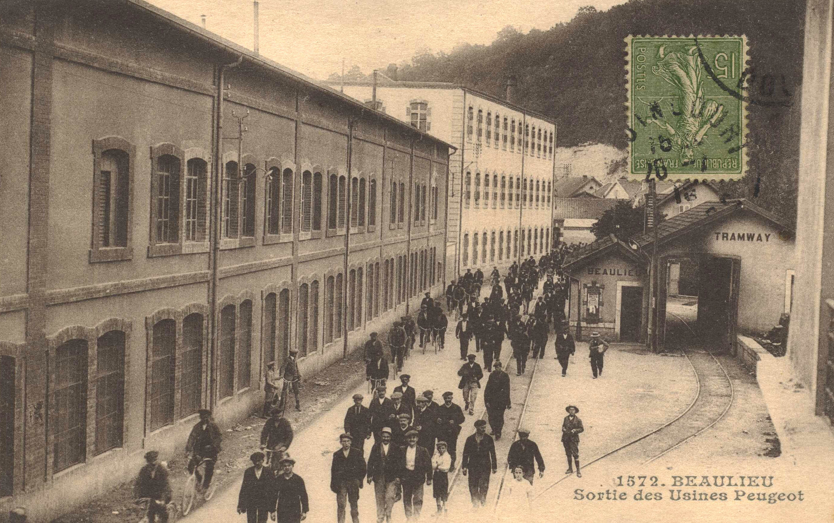 Sortie de l'usine Peugeot