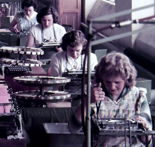 Usine Japy - Ouvrières fabriquant des machines à écrire