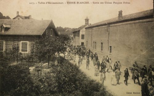 Sortie des Usines Peugeot Frères