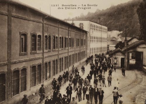 La sortie des usines Peugeot